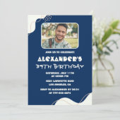 シンプル34歳の誕生日招待状メンズ写真海軍 招待状 (スタンド正面)