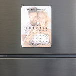 シンプル5行のカレン結婚ダフォト日付を保存 マグネット<br><div class="desc">この写真の写真のオーバーレイモダン結婚式のためのカレンダーをマークする日付を保存しますモダン伝統的エレガント, シンプルハート婚約鉛筆この日付磁石を保存するために私たち。とともに，ミニマルハートデザイン，カップルとタイポグラフィ発表のための完璧な古典的な素朴なスクリプトSage green</div>