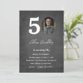 シンプル50歳エレガント誕生日パーティーグレー 招待状 (スタンド正面)