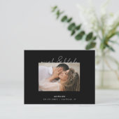 シンプル＆おしゃれな写真 黒 結婚式 Save the Date ポストカード (スタンド正面)