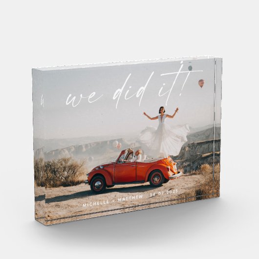 シンプル ウェディング ディド イット レセプション フォト (左)