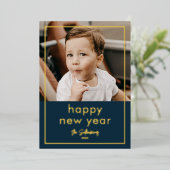 シンプル スクリプト 名前 ミニマル 写真 新年 箔シーズンカード (立ち正面)