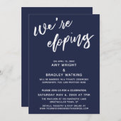 シンプル ネイビーブルー 手書きスクリプトで「We're Eloping」 招待状 (正面/裏面)
