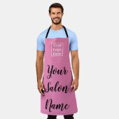 シンプル・ピンク(サロン名とロゴ付き) エプロン (着用した状態)