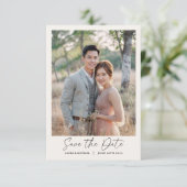 シンプル ミニマル フォト付き Save The Dateカード 招待状 (スタンド正面)