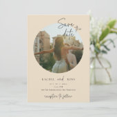 シンプル ミニマル フォト | ベージュ ウェディング 招待状 (スタンド正面)