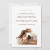 シンプル モダン エレガント ブラウン スクリプト 女の子 出生 案内状 (裏面)