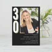 シンプル モダン カスタム フォト 30歳の誕生日 招待状 (スタンド正面)