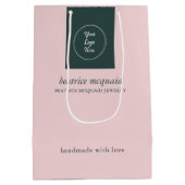 シンプル モダン ブラッシュ ピンク あなたのロゴ ミディアムペーパーバッグ (裏面)