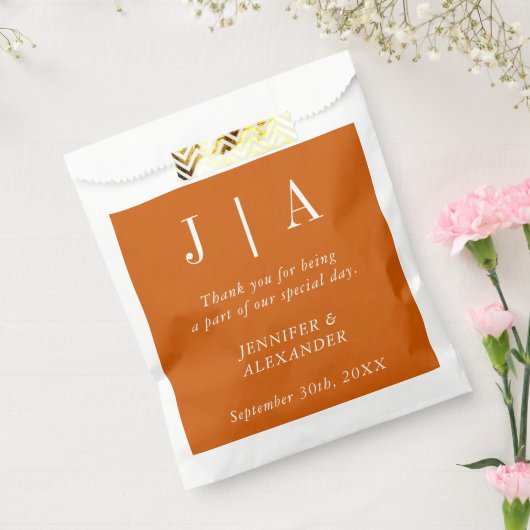 シンプル モノグラム カップル名 バーン オレンジ & ホワイト フェイバーバッグ (封をした状態)