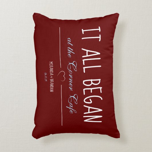 シンプル・レッド ここからすべてが始まった アクセントクッション (正面(垂直))