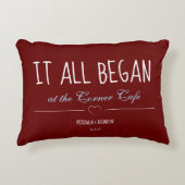 シンプル・レッド　ホエア・イット・オール・ビギャン・アニバーサリー アクセントクッション (正面)