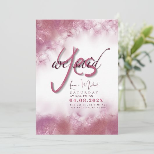 シンプル　私たちはイエス　カスタムネーム＆テキスト 招待状 (スタンド正面)