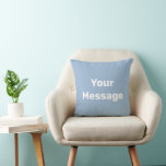 シンプルBaby Blue White Your Message文字テンプレート クッション<br><div class="desc">この赤ちゃんブルー装飾用クッションは白い表示文字を持つ。編集してメッセージを表示すカスタムることができる。</div>