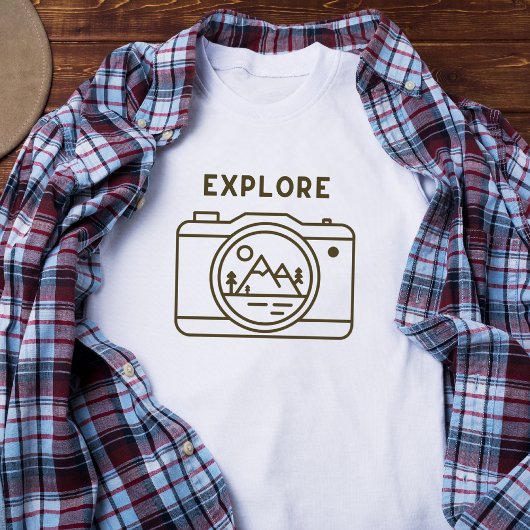 シンプルExplore More Camera Tシャツ