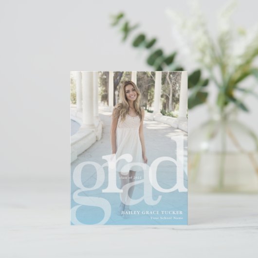 シンプルGRADライトブルーオーバーレイ任意の年の卒業 ポストカード (スタンド正面)