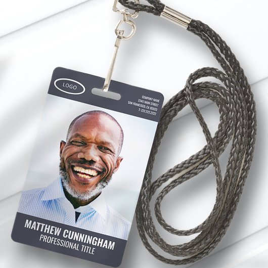 シンプルOvalロゴ従業員の写真名バーコード バッジ