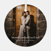 シンプルPhotoモダン Our初めてのクリスマス ガラスオーナメント (裏面)