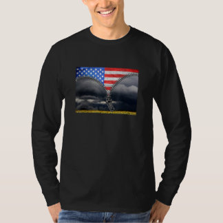 シンボリズム - 暗雲から生まれる愛国心 Tシャツ