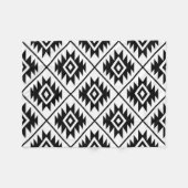 シンボルアステカスタイル化ビッグPTNブラック（白） フリースブランケット (正面(横))