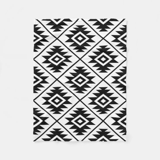 シンボルアステカスタイル化ビッグPTNブラック（白） フリースブランケット (正面)