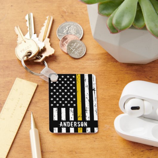 シン金ゴールド線フラグ素朴パーソナライズされたディスパッチャ キーホルダー (デスク)