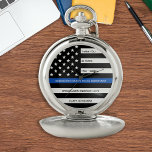 シン・ブルーパーソナライズされたライン警察の退職 ポケットウォッチ<br><div class="desc">祝と、この薄いブルーライン退職または記念日の警察ポケットウォッチで優れた警察官に感謝を示す – 黒と青のデザインで警察旗の色のアメリカの国旗のデザインモダン。サービス賞や警察の退職の贈り物に最適。名前とバッジ#、勤続年数と勤続年数、警察部門と一緒にこの警察退職腕時計をパーソナライズ。COPYRIGHT © 2020 Judy Burrows,  Black Dog Art - All Rights Reserved.細いブルーライン警察パーソナライズされたの退職ポケットウォッチ</div>