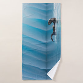 シーよくはしゃぐオッター バスタオル