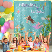 シーウォールの背景の下のピンクのマーメイドブルネット タペストリー