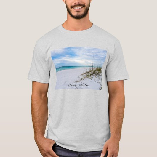 シーオーツと白い砂浜の朝のTシャツ Tシャツ (正面)