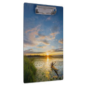 シーカヤックを静水にかき回す男性カヤッカー クリップボード (右)