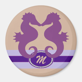 シーキスパープルモノグラムのステートルームドアマーカー マグネット