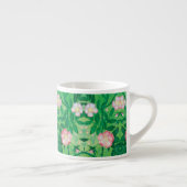 シークレットガーデンに咲くピンク色の野生のバラ エスプレッソカップ (右)