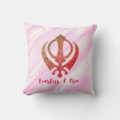 シーク・カンダ「Fearless & Free」 クッション (正面)