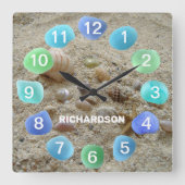 シーグラスアンドシーシェルズオンビーチサパーソナライズされたンド スクエア壁時計 (正面)