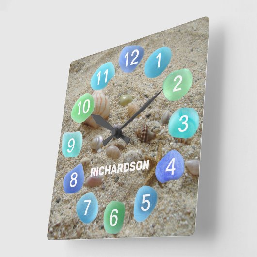 シーグラスアンドシーシェルズオンビーチサパーソナライズされたンド スクエア壁時計 (傾斜)