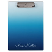 シーサイドスカイと海ブルーグラデーション先生 クリップボード (正面)