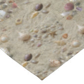 シーシェルがビーチ砂に囲まれている テーブルクロス (アングル)