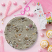 シーシェルがビーチ砂に囲まれている ペーパープレート (パーティー)