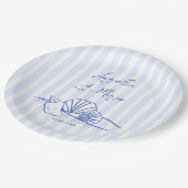シーシェルの青い波状縁どビーチ結婚式モノグラム ペーパープレート (アングル)