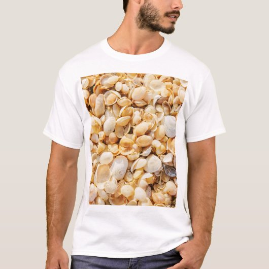 シーシェルテクスチャ夏のビーチ背景。 Tシャツ (正面)