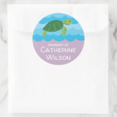 シースクールの名前のラベルの下で |編集可能な色 ラウンドシール (バッグ)