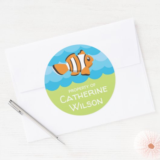 シースクールの名前のラベルの下で |編集可能な色 ラウンドシール (封筒)