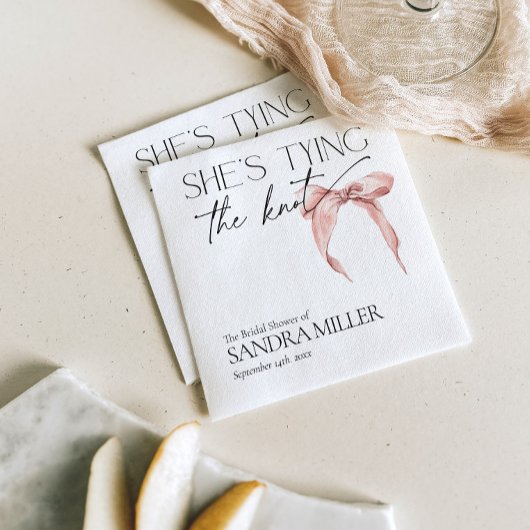 シーズタイイングザノットピンクボウブライダルシャワー スタンダードランチョンナプキン