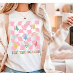 シーズンのグルービーピンクのコケットクリスマス トライブレンドＴシャツ<br><div class="desc">このシーズンのグルーヴィピンクレトロコケットクリスマスクリスマスクリスマスホリデートリーブレンドシャツは、文字「Tis The Season」のフェスティバルを特徴としモダンて、クリスマスツリーとピンクのチェッカーボード上の弓でアクセント付きスクリプトタイポグラフィ。クリスマスギフト、クリスマスパーティー、休日のお祝い、誕生日などに最適。Evco Studio www.zazzle.com/store/evcostudioによって作成</div>