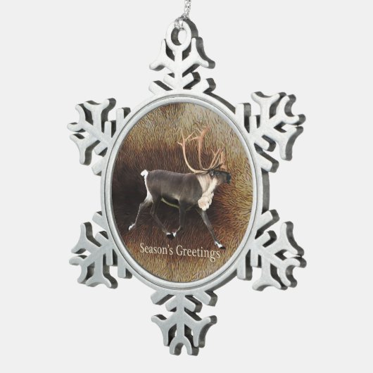 シーズンの挨拶 – Bull Caribou （トナカイ） スノーフレークピューターオーナメント (右)