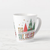 シーズンクリスマスモダンタイポグラフィ カフェラテマグ (右アングル)