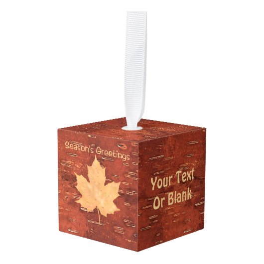 シーズングリーティング – カエデの葉の樺の木樹皮 キューブオーナメント (正面アングル)