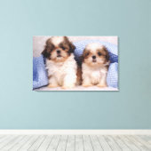 シーズー（犬）の子犬をチェック毛布の下で キャンバスプリント (インサイチュ (ウッドフロア))