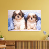 シーズー（犬）の子犬をチェック毛布の下で キャンバスプリント (インサイチュ (リビング))